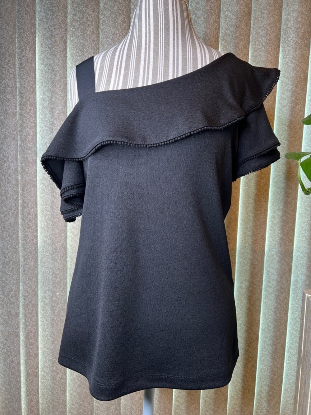Banana Republic Black One-Shoulder Ruffle Blouse S-S